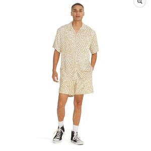 No Boundaries Zebra Print Men’s set in Beige and White Sz Large